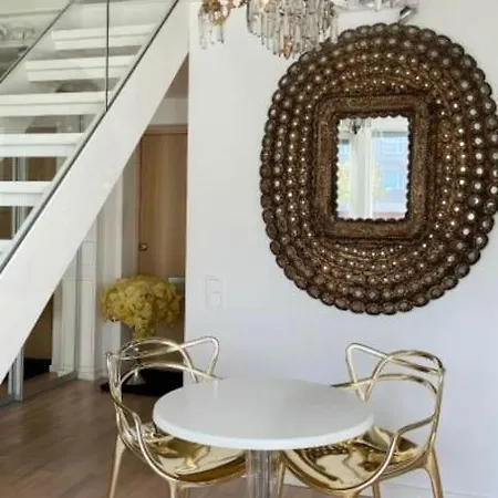 Elegant Penthouse Loft - Center *