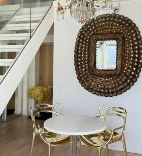 Elegant Penthouse Loft - Center *